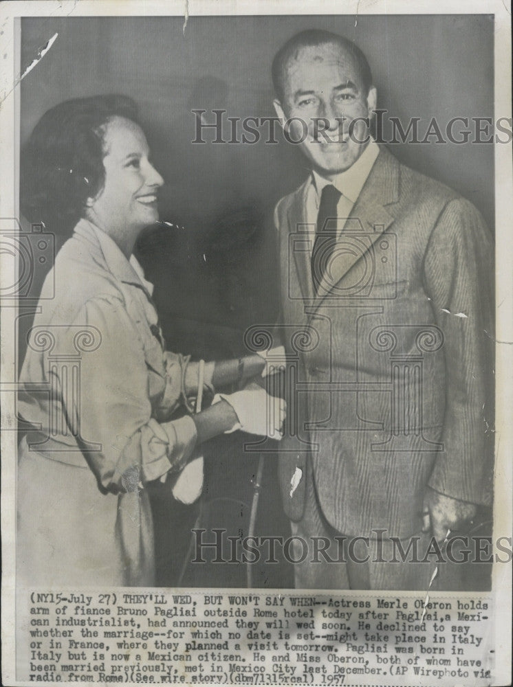 1957 Press Photo Actress Merle Oberon &amp; fiance Bruno Pagliai in Rome - Historic Images