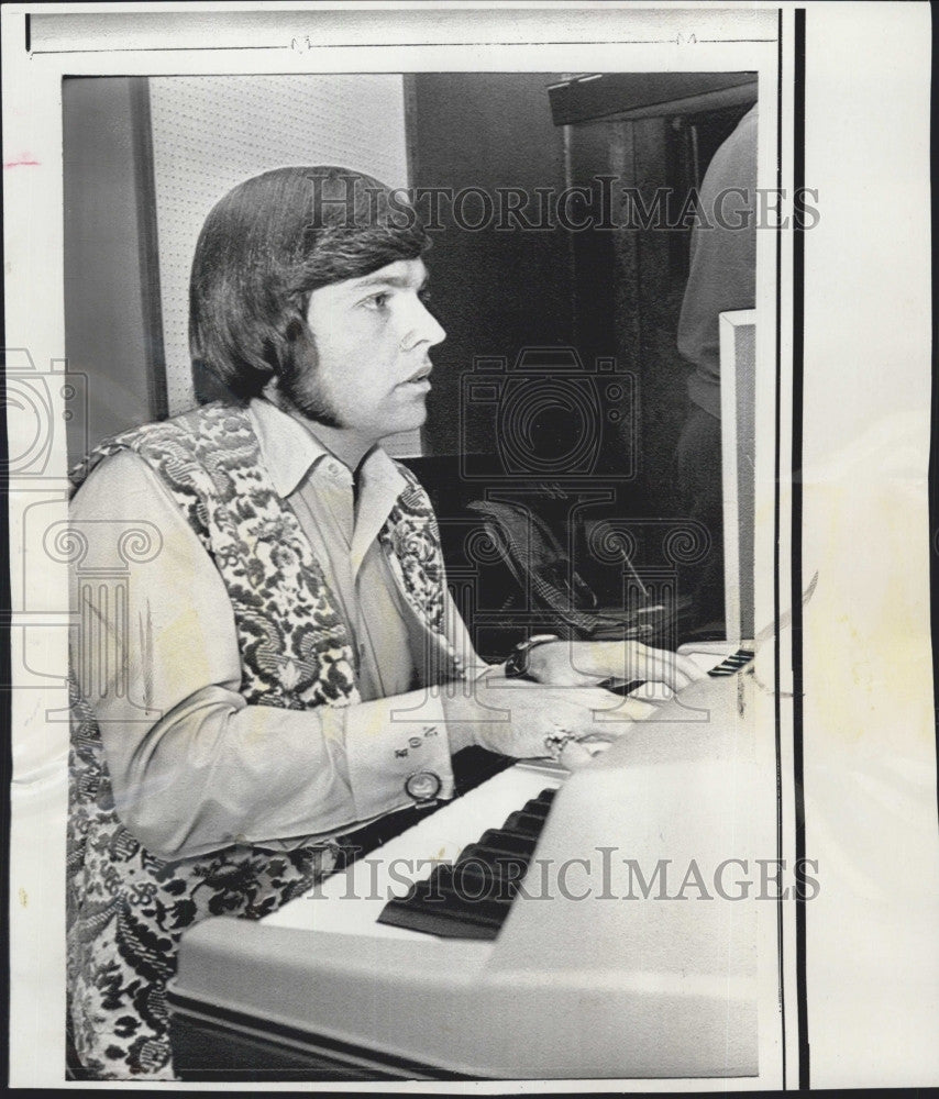 1970 Press Photo Musician, Ron Oates  at his piano - Historic Images