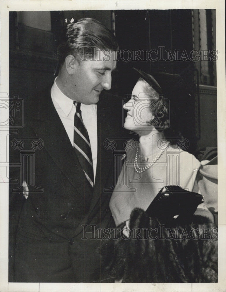 1939 Press Photo Prince Alexis Oblensky And Bride Jane Wheeler Irby - Historic Images