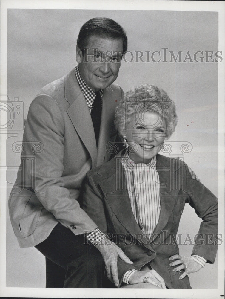 1977 Press Photo Actor Bob Barker &amp; Helen O&#39;Connell Host &quot;Miss Universe Pageant&quot; - Historic Images