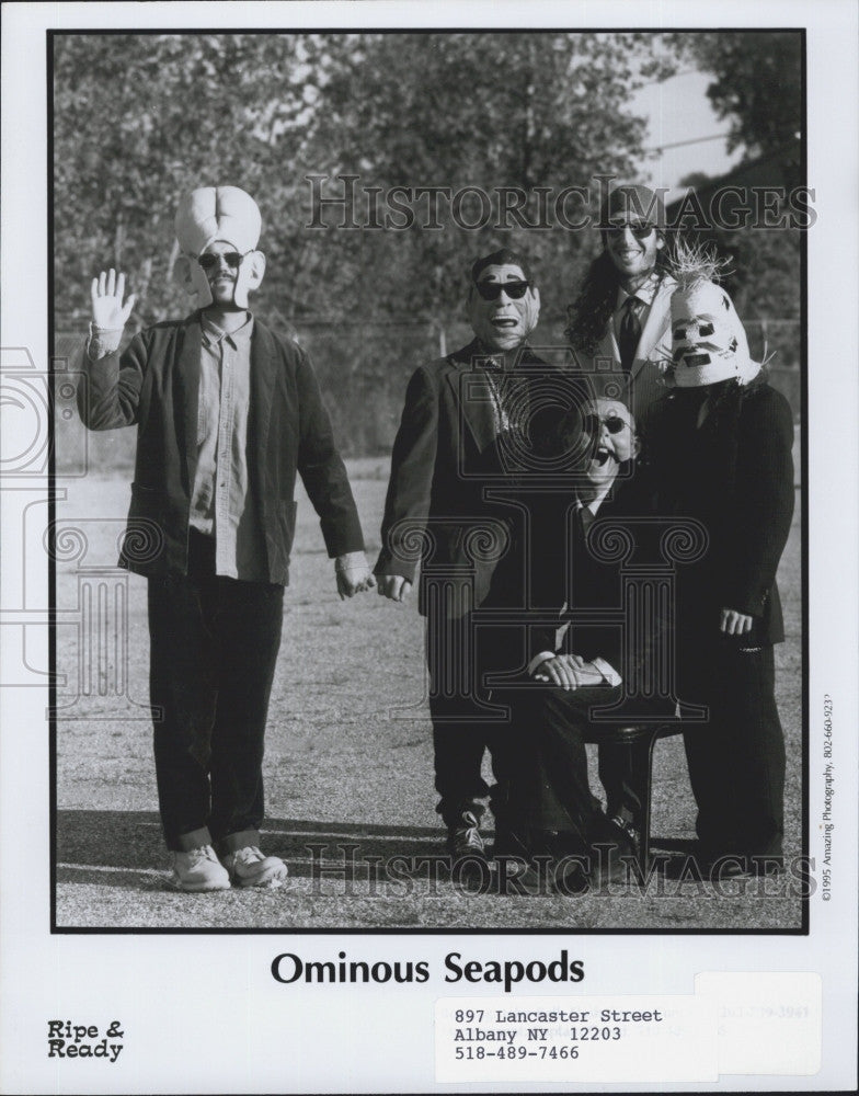 1995 Press Photo Popular Musicians Omnious Seapods - Historic Images