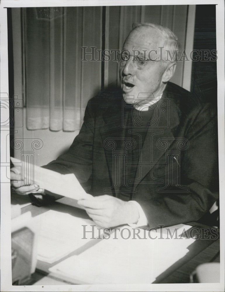 1953 Press Photo Bishop Norman B. Nash during interview on communism - Historic Images