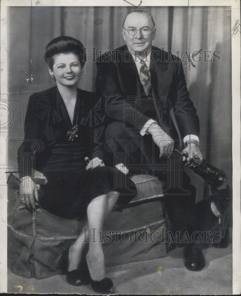 1945 Press Photo Former Board Chairman Donald M. Nelson &amp; Marguerite Coulbourn - Historic Images