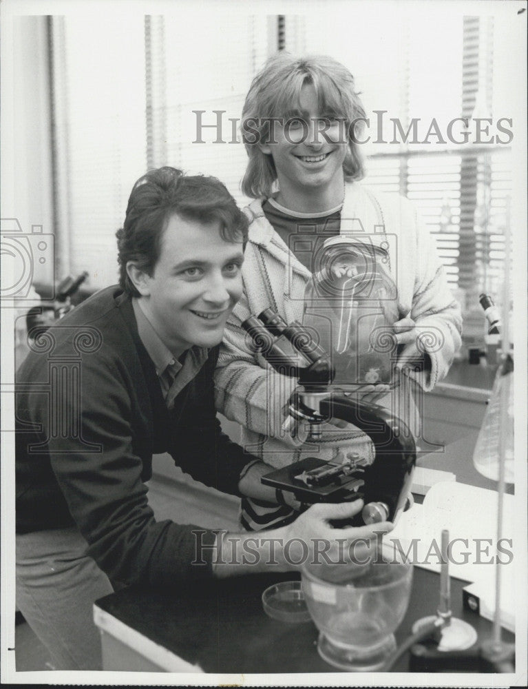 1986 Press Photo James Nardini and Dean Cameron &quot;Fast Times At Ridgemont High&quot; - Historic Images