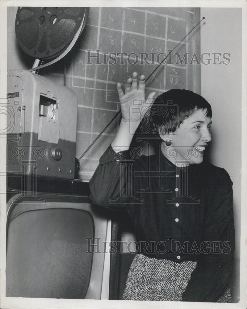 1958 Press Photo TV Quiz Winner Elfrida von Nardraff - Historic Images