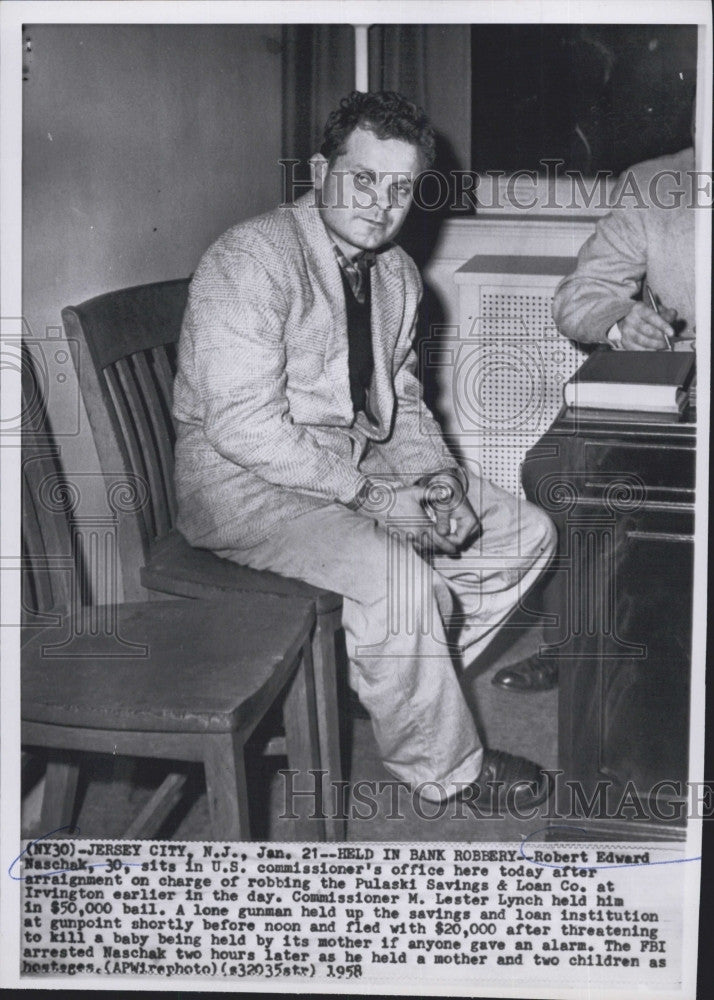 1958 Press Photo Robert Edward At Commissioners Office Charged With Robbery - Historic Images