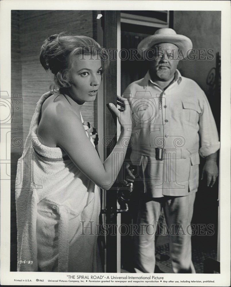 1962 Press Photo Gena Rowlands, Burl Ives &quot;The Spiral Road&quot; - Historic Images