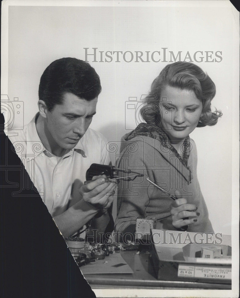 1955 Press Photo Actress Gena Rowlands &amp; Patrick O&#39;Neal - Historic Images