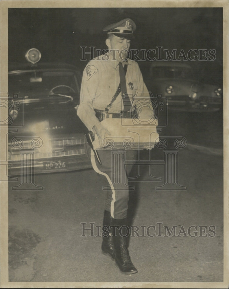 Press Photo State Trooper Gilbert Ryan Carries Box Of Ammunition To Reformatory - Historic Images