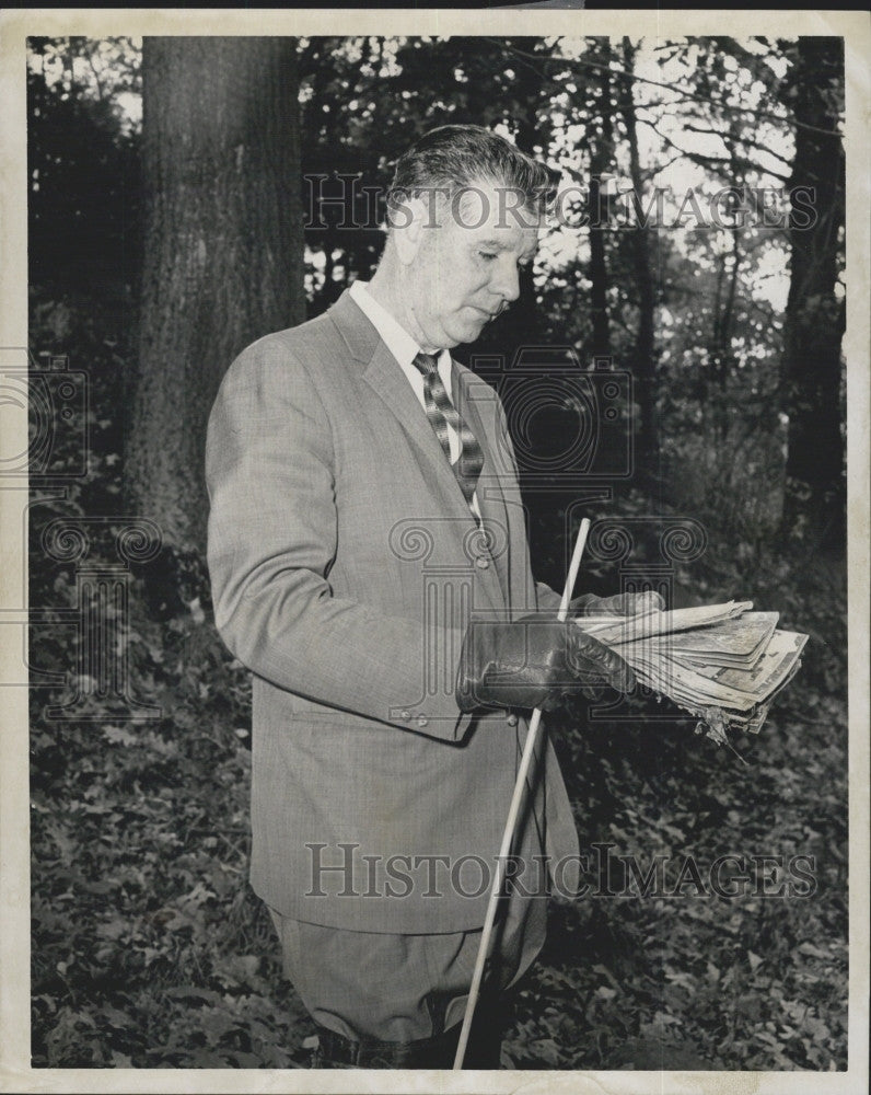 1961 Press Photo State Det. Joseph Ryan at scene of mising Lincoln lady&#39;s home - Historic Images