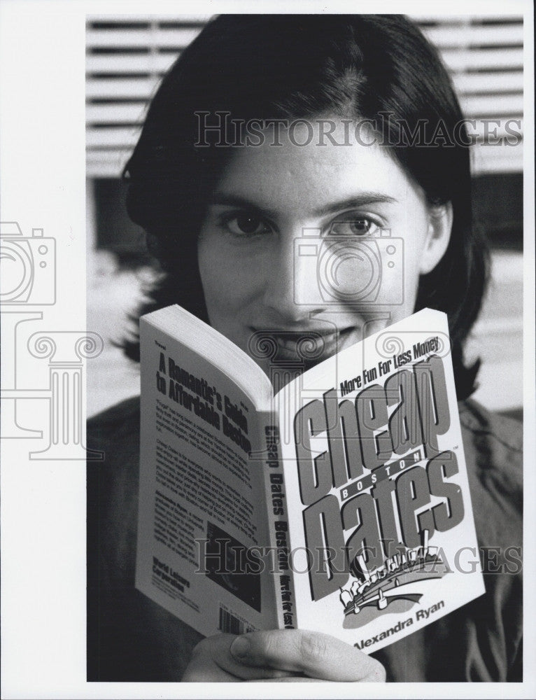 1996 Press Photo Alexandra Ryan, author of &quot;Cheap Boston Dates&quot; - Historic Images