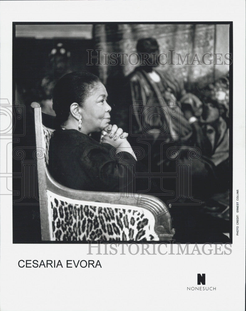 1996 Press Photo Cape Verdean Popular Singer CesÃƒÆ’Ã‚Â¡ria ÃƒÆ’Ã¢â‚¬Â°vora, RCA Victor Records - Historic Images