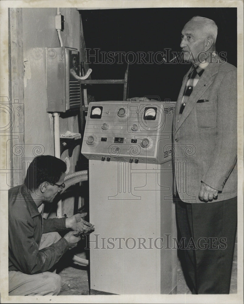 1959 Press Photo Dr. Morris A. Cohen, Louis Salemi - Historic Images