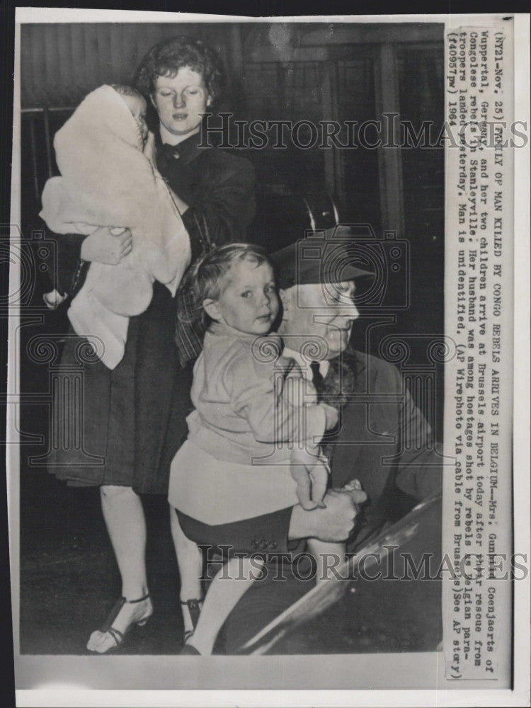 1964 Press Photo Mrs Goenjaerts of Germany &amp; her children in Brussels - Historic Images
