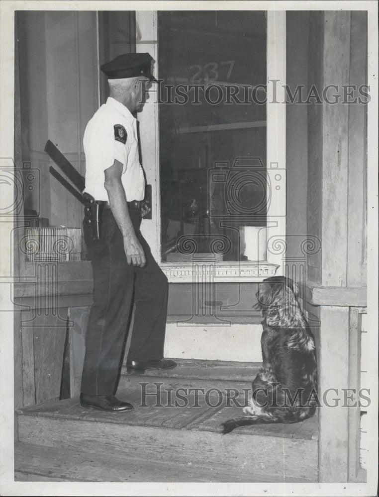 1965 Press Photo Somerville policeman H Coffey and his dog - Historic Images