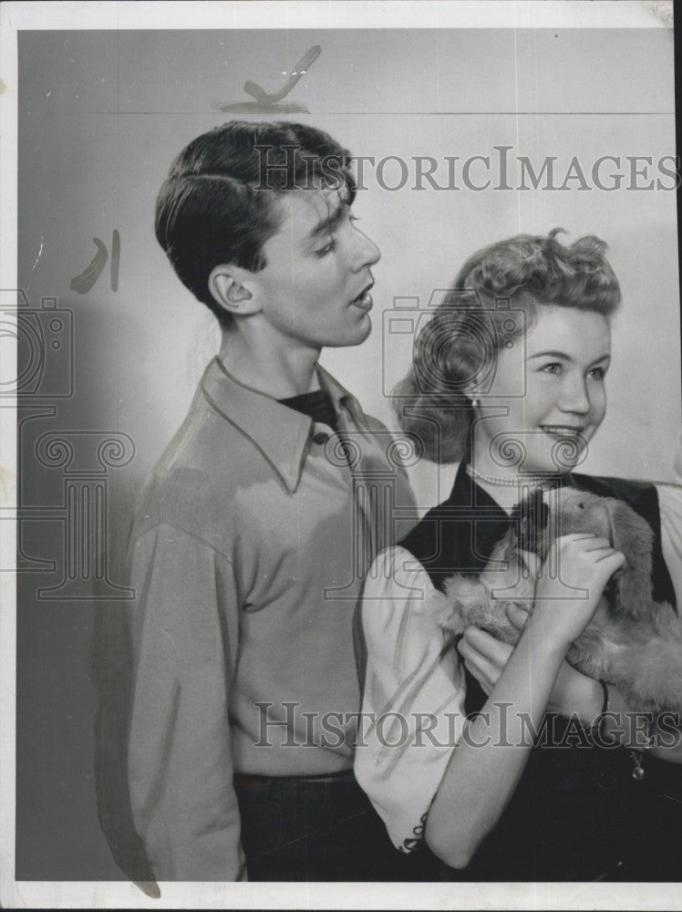 1951 Press Photo Actors Keneth Nelson and Ann Crowley in &quot;Seventeen&quot; - Historic Images