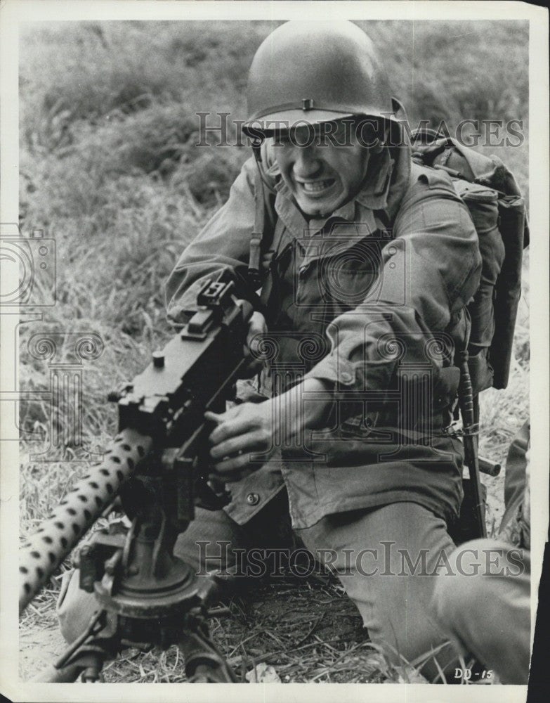 1967 Press Photo Singer- actor Trini Lopez in &quot;The Dirty Dozen&quot; - Historic Images