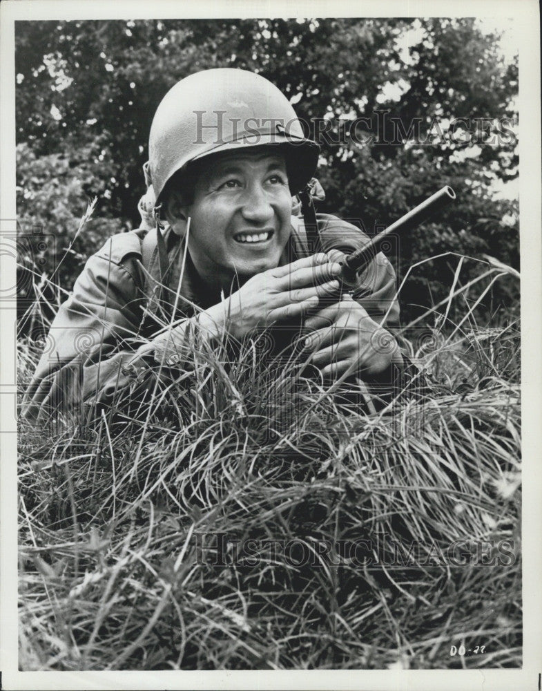 1967 Press Photo Singer- actor Trini Lopez in &quot;The Dirty Dozen&quot; - Historic Images