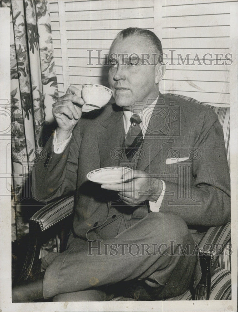 1955 Press Photo L.L. &quot;Tex&quot; Colbert of Chrysler Corp - Historic Images