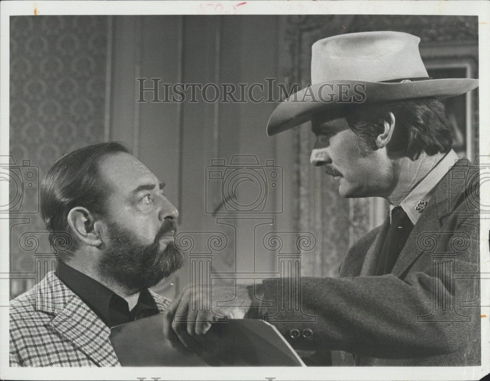 1973 Press Photo  Sebastian Cabot  &amp; Dennis Weaver &quot;Encounter With Aries&quot; - Historic Images