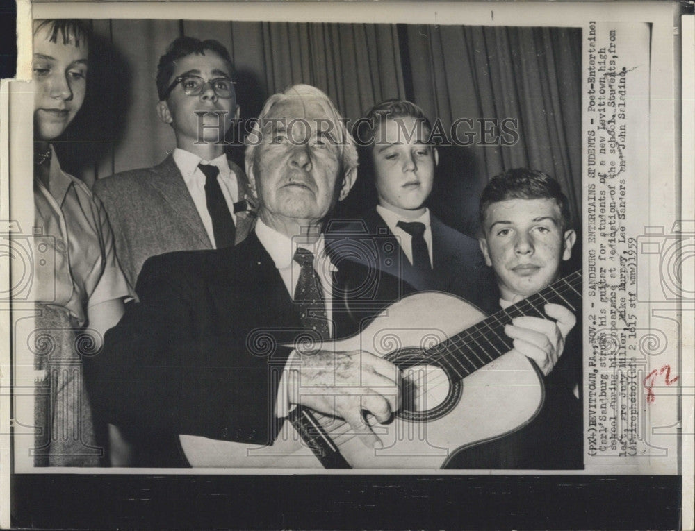 1960 Press Photo  Poet Carl Sandburg at Levittown High School - Historic Images