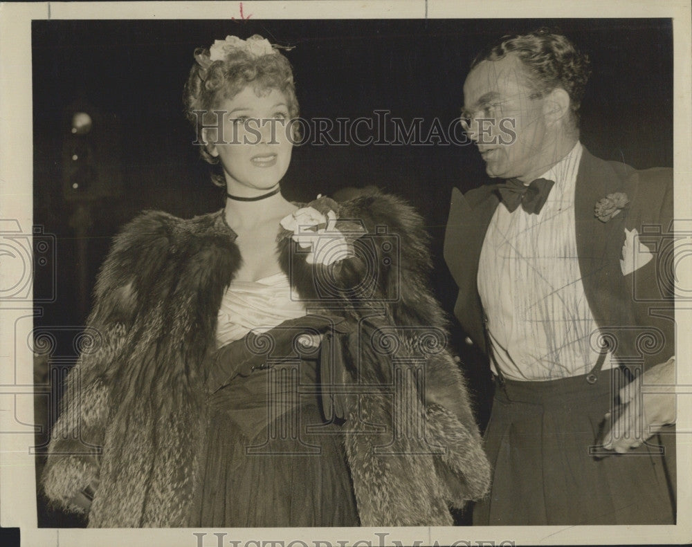 1967 Press Photo Actress, Jean Parker and escort at a film premiere - Historic Images