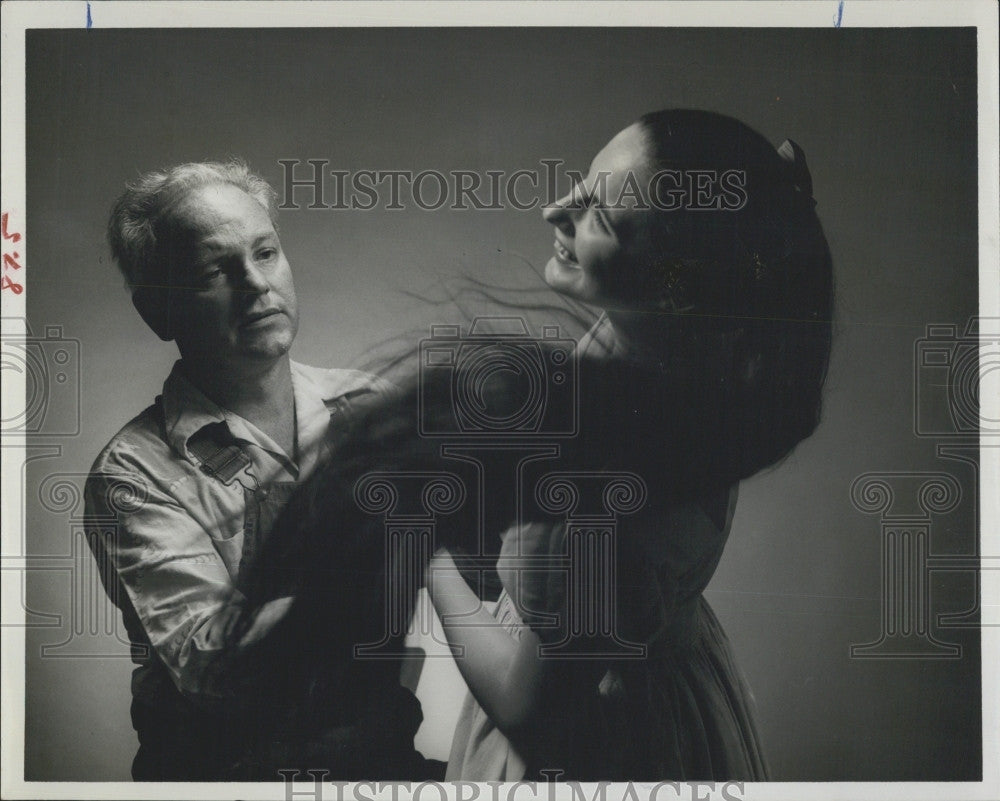 1963 Press Photo Hedi Svendsen &amp; Walter James in &quot;Savannah&quot; - Historic Images