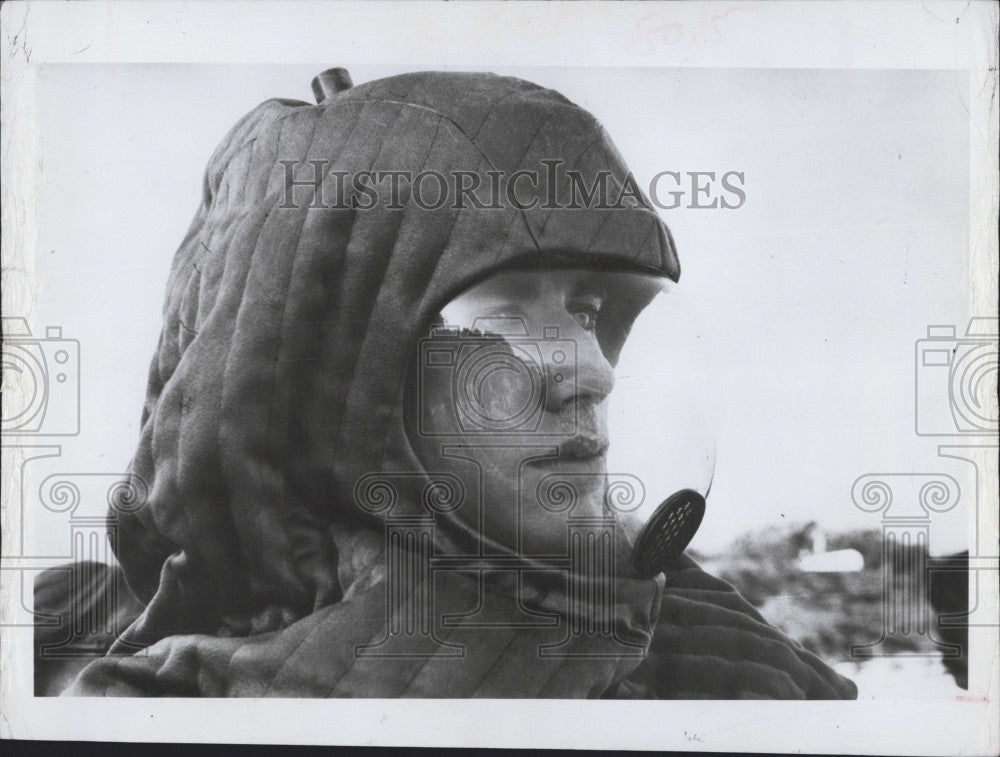 1976 Press Photo Actor John Travolta in&quot;The Boy in the Plastic Bubble&quot; - Historic Images