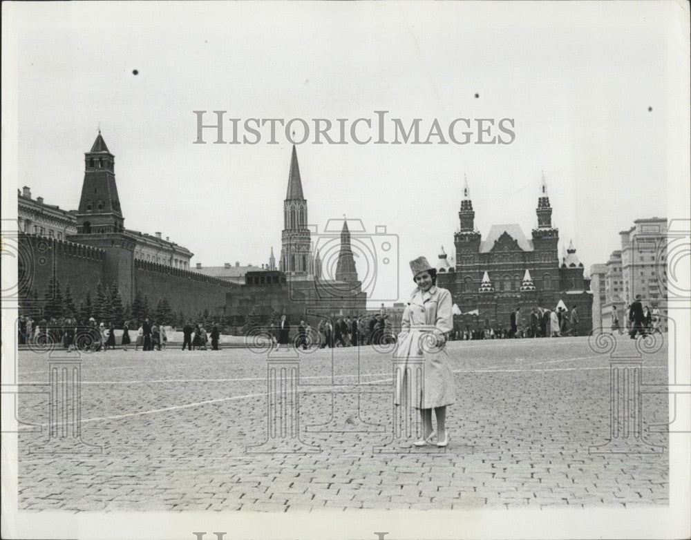 1959 Press Photo Columnist Ann Landers Red Square Russia - Historic Images