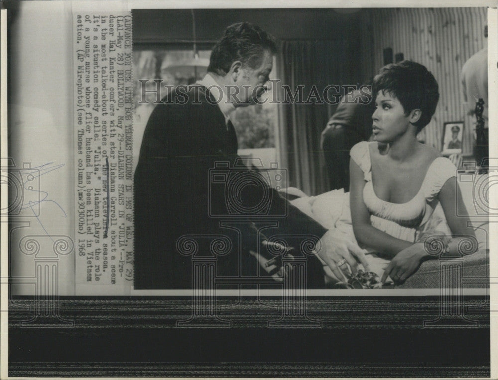 1968 Press Photo Producer Hal Kanter And Actress Diahann Carroll On Set &quot;Julia&quot; - Historic Images