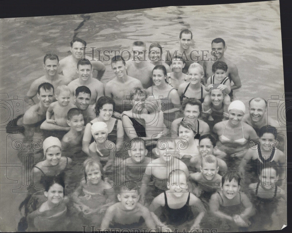 Press Photo Pinellas Florida Teachers Club in a swimming pool - Historic Images