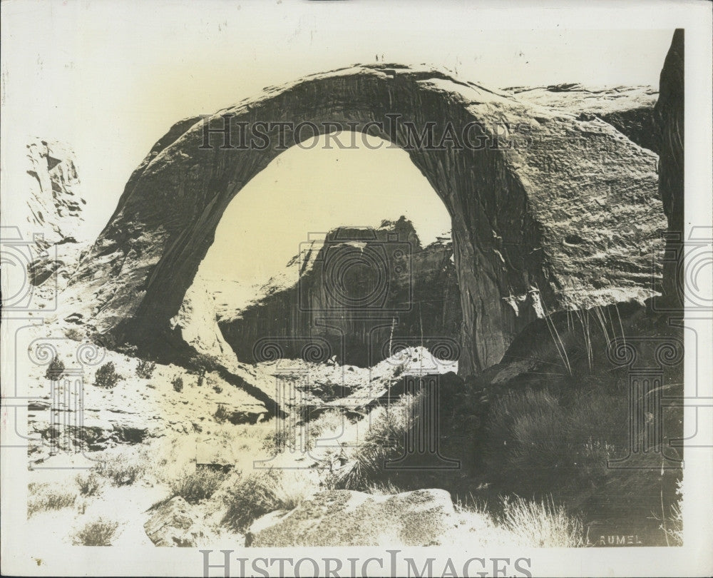 1949 Press Photo A scenic view of a arch in Utah - Historic Images