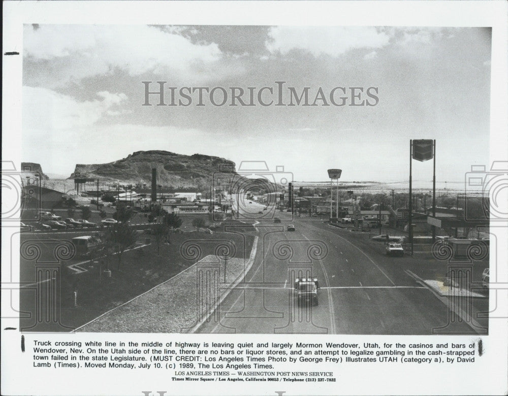 1990 Press Photo Truck crossing white line middle of hwy leaving largely Mormon - Historic Images