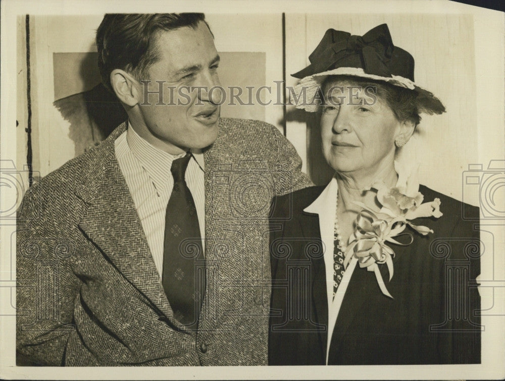 1942 Press Photo Will Rogers Jr. and mother. He joined the Army - Historic Images