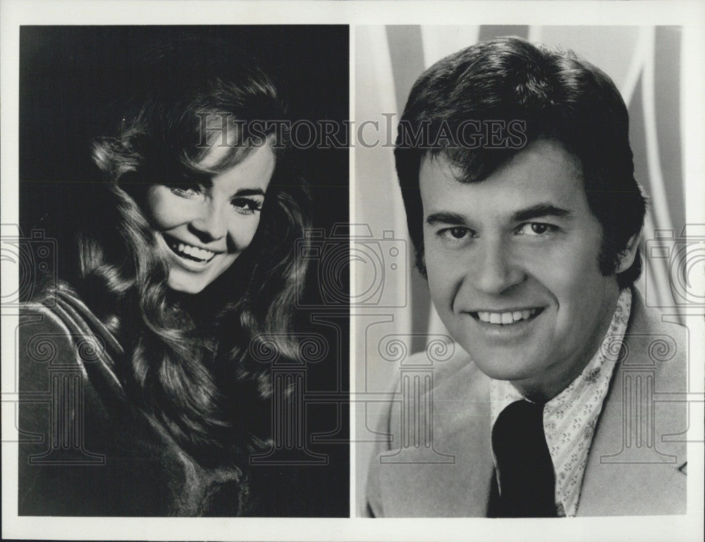 1974 Press Photo Vonda Van Dyke And Dick Clark Host &quot;College Girl Of The Year&quot; - Historic Images