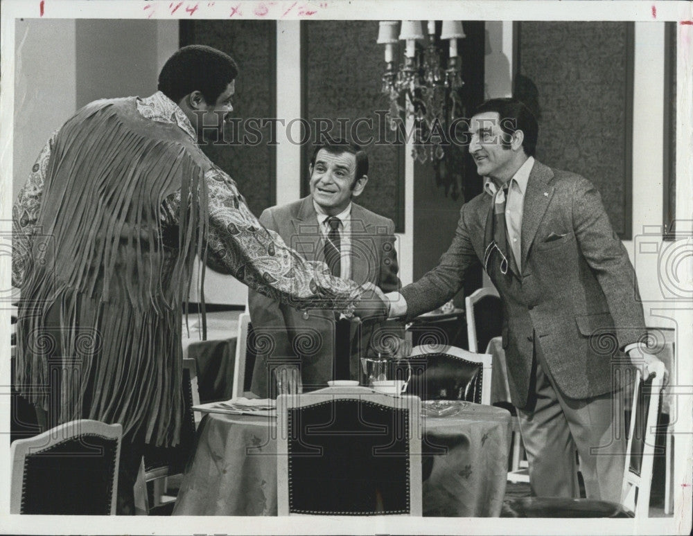 1971 Press Photo &quot;Danny Thomas Make Room for Daddy&quot; Rosey Grier,Sid Melton - Historic Images