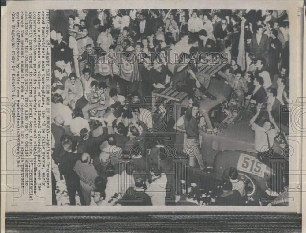 1966 Press Photo Jubilant Uruguayans Crowd Montevideo&#39;s Main Streets Celebration - Historic Images