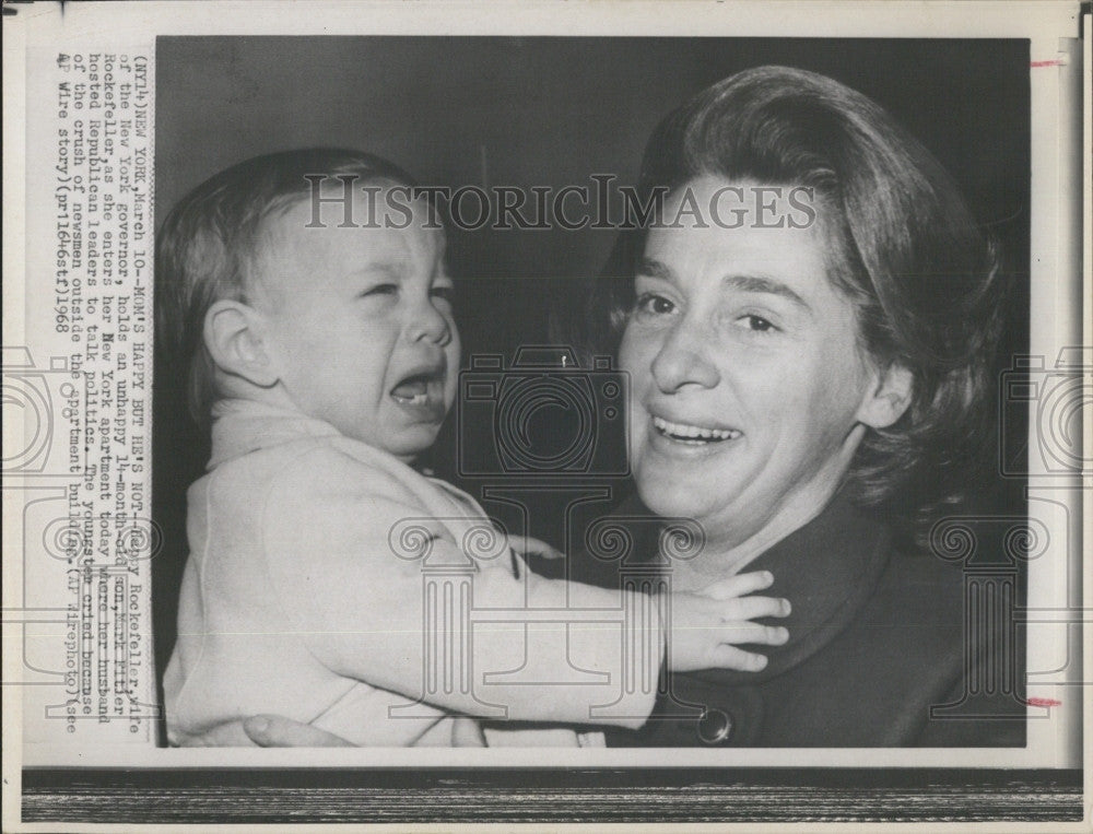 1968 Press Photo Happy Rockefeller Holds Son Mark - Historic Images