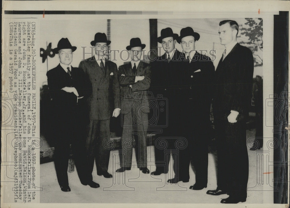1937 Press Photo Rockefeller Family Poses For Photo At Funeral - Historic Images