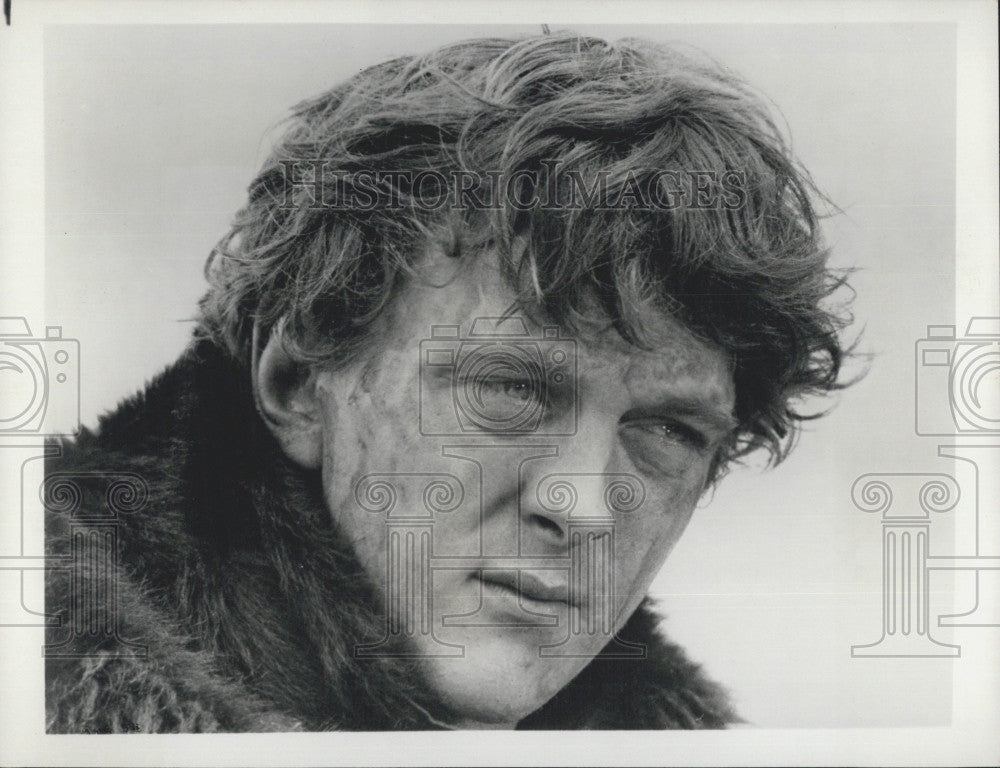 1974 Press Photo David Hemmings in &quot;Alfred The Great&quot; CBS movie night program. - Historic Images