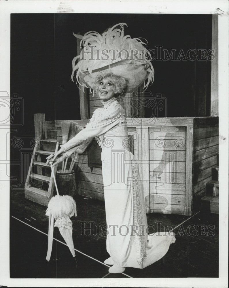 1994 Press Photo Carol Channing &quot;Hello, Dolly!&quot; - Historic Images