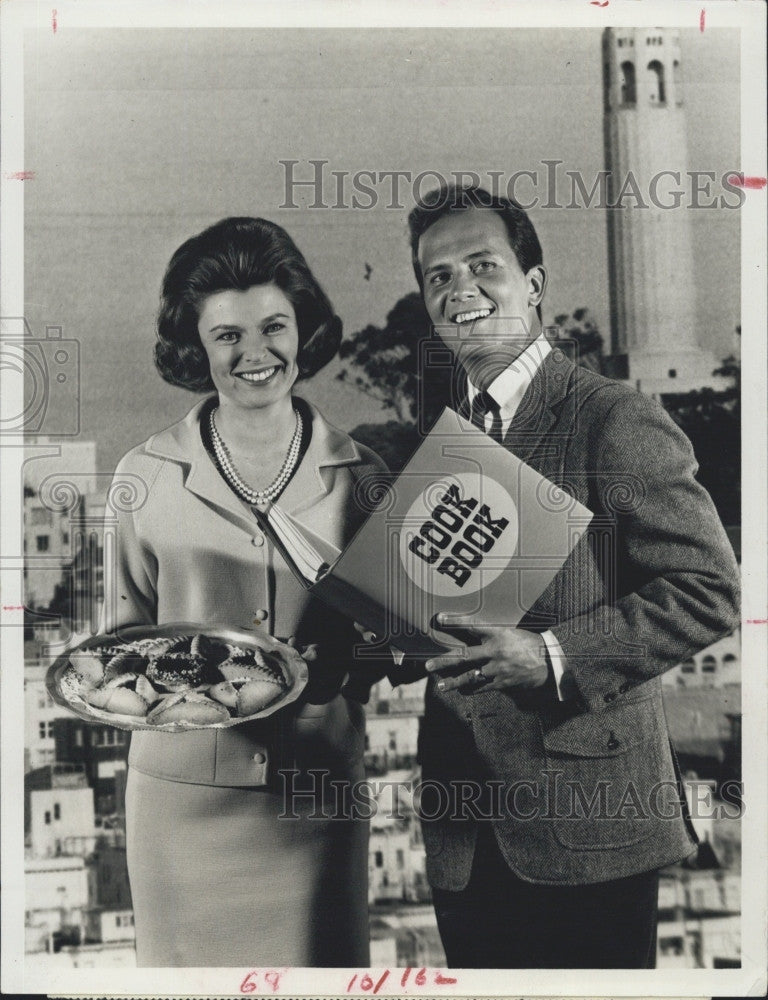 1965 Press Photo Pat Boone, Marilyn Van Derbur &quot;Pillsbury Bake-Off&quot; - Historic Images