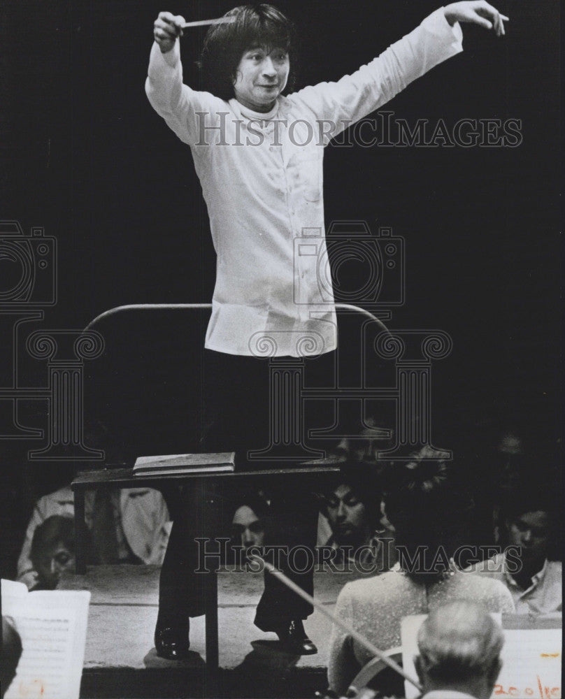 Press Photo Japanese Conductor Seiji Ozawa - Historic Images