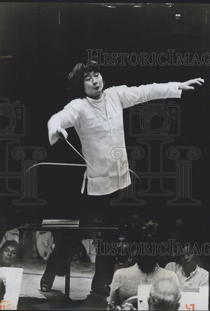 Press Photo Japanese Conductor Seiji Ozawa - Historic Images