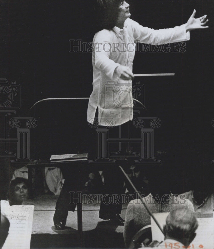 Press Photo Japanese Conductor Seiji Ozawa - Historic Images