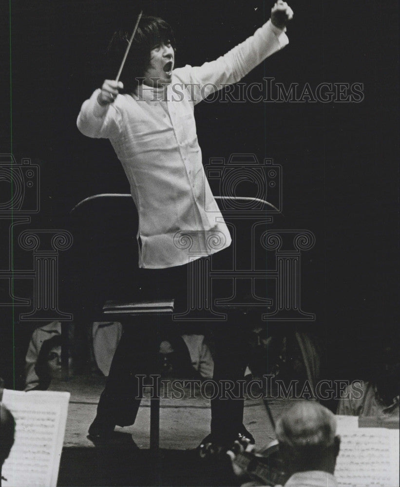 1974 Press Photo Seiji Ozawa Music Director Boston Symphony Orchestra - Historic Images