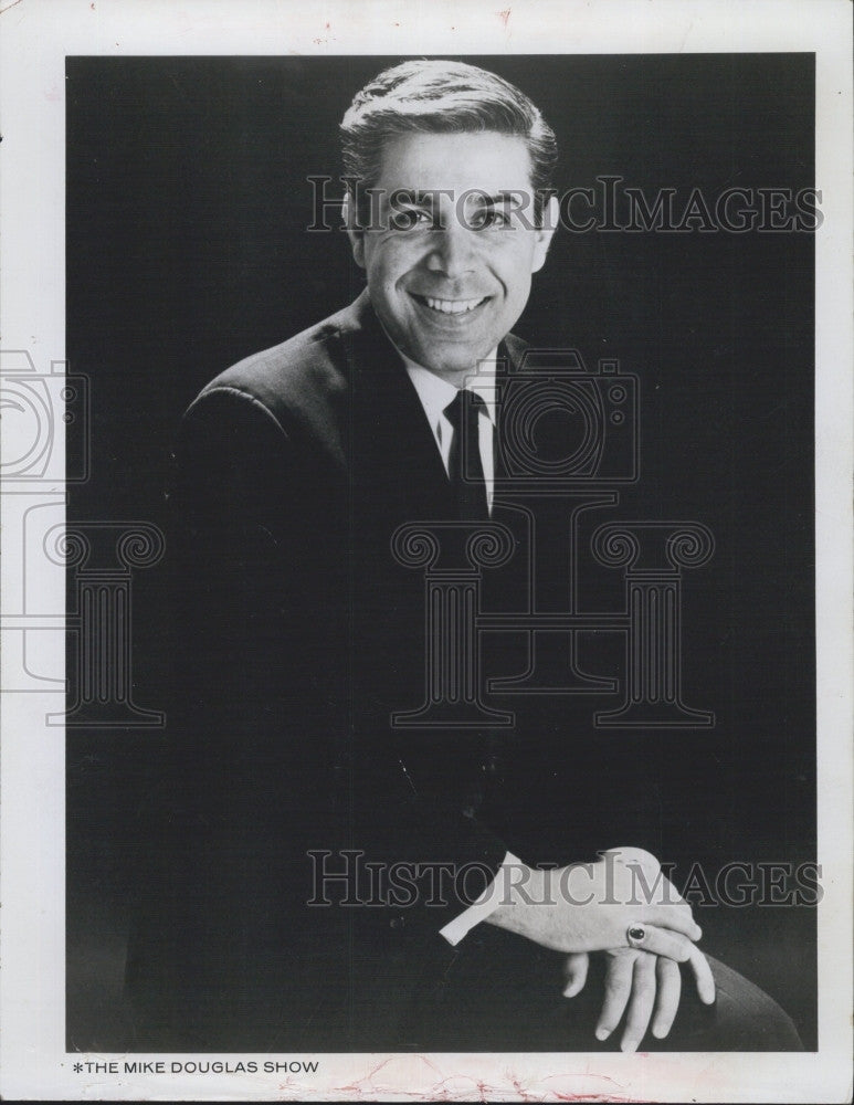 1967 Press Photo Singer Jerry Vale on &quot;The Mike Douglas Show&quot; - Historic Images