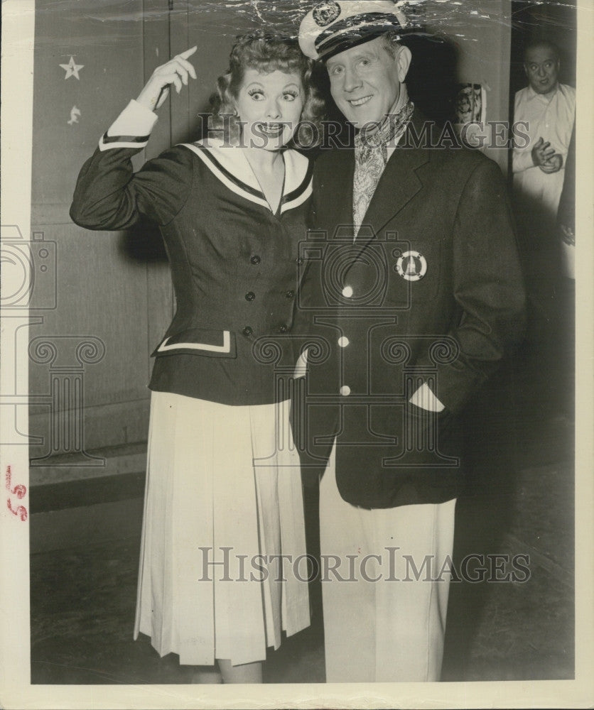 1962 Press Photo Singer Ruby Vallee with Lucille Ball. - Historic Images