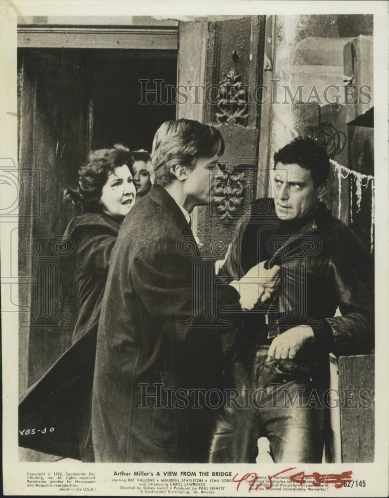 1962 Press Photo Actor Raf Vallone in &quot;A View from the Bridge&quot; - Historic Images