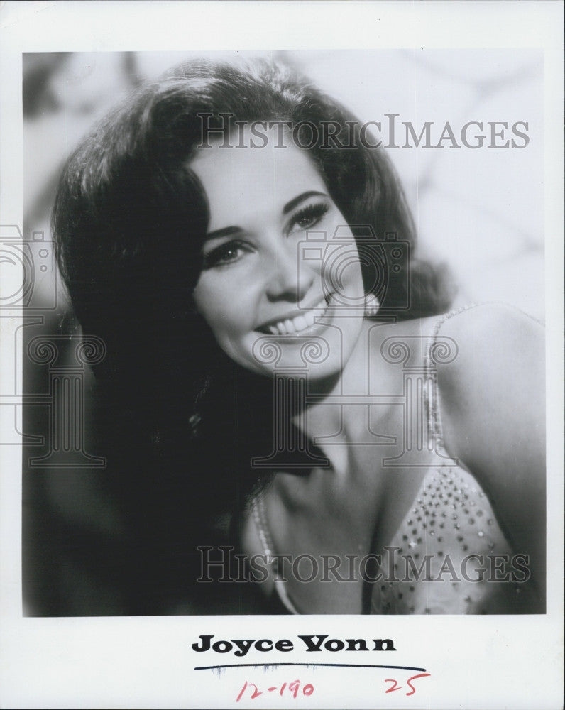 1970 Press Photo Actress Joyce Vonn - Historic Images